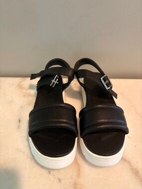 Ugg Sandals black & white